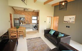 Garden Flat - Walk To The Beach